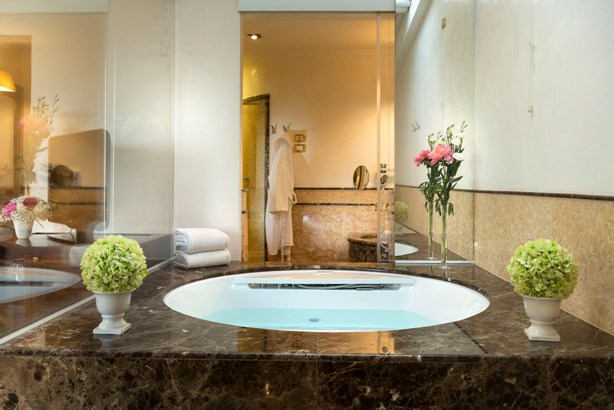Offer Hotel With Jacuzzi In Room Hotel De Londres
