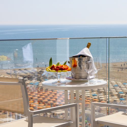 Short City Break Holiday Deals 4 star Hotel on the beach in Rimini